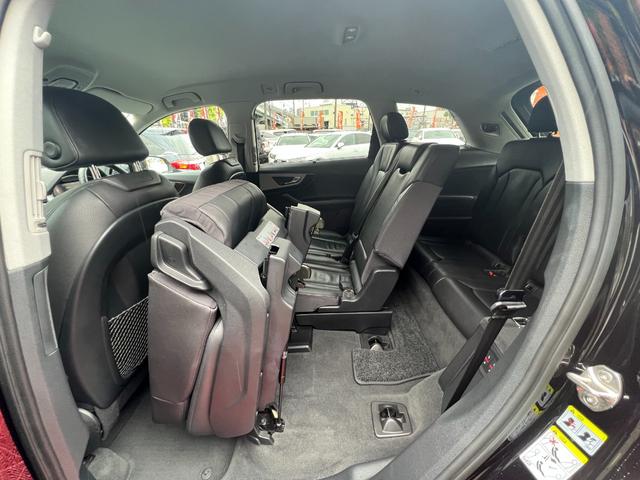 Ｑ７ ２．０ＴＦＳＩクワトロ　バーチャルコックピット　アダプティブエアサス　シートヒーター　純正ナビ　ＴＶ　３６０°カメラ　ＥＴＣ　パワーシート　パワートランク　クルコン　コーナーセンサー　純正２０アルミ　マトリクスＬＥＤライト（32枚目）