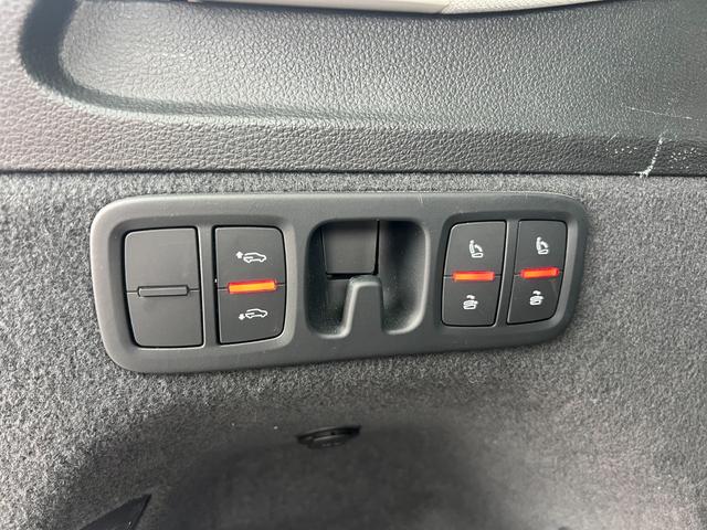 Ｑ７ ２．０ＴＦＳＩクワトロ　バーチャルコックピット　アダプティブエアサス　シートヒーター　純正ナビ　ＴＶ　３６０°カメラ　ＥＴＣ　パワーシート　パワートランク　クルコン　コーナーセンサー　純正２０アルミ　マトリクスＬＥＤライト（42枚目）