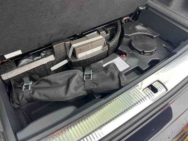 Ｑ７ ２．０ＴＦＳＩクワトロ　バーチャルコックピット　アダプティブエアサス　シートヒーター　純正ナビ　ＴＶ　３６０°カメラ　ＥＴＣ　パワーシート　パワートランク　クルコン　コーナーセンサー　純正２０アルミ　マトリクスＬＥＤライト（43枚目）