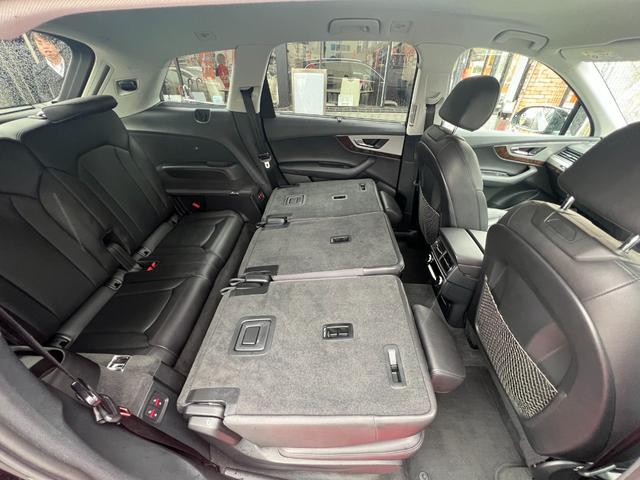 Ｑ７ ２．０ＴＦＳＩクワトロ　バーチャルコックピット　アダプティブエアサス　シートヒーター　純正ナビ　ＴＶ　３６０°カメラ　ＥＴＣ　パワーシート　パワートランク　クルコン　コーナーセンサー　純正２０アルミ　マトリクスＬＥＤライト（44枚目）
