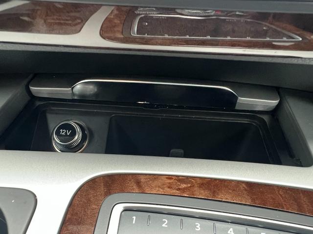 Ｑ７ ２．０ＴＦＳＩクワトロ　バーチャルコックピット　アダプティブエアサス　シートヒーター　純正ナビ　ＴＶ　３６０°カメラ　ＥＴＣ　パワーシート　パワートランク　クルコン　コーナーセンサー　純正２０アルミ　マトリクスＬＥＤライト（63枚目）