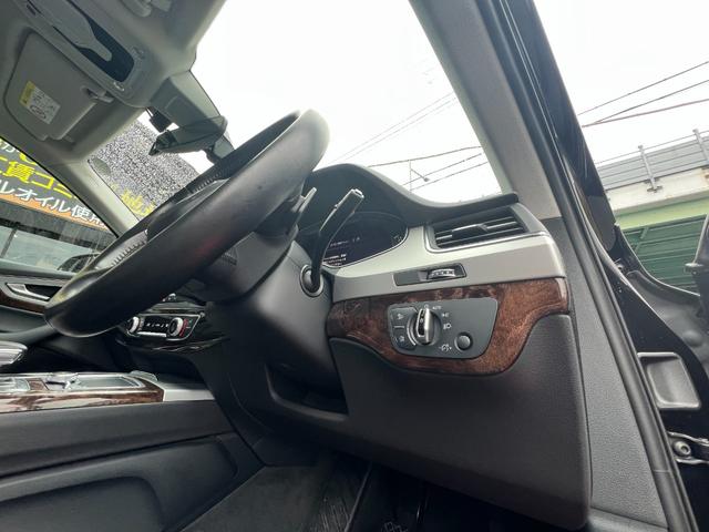 Ｑ７ ２．０ＴＦＳＩクワトロ　バーチャルコックピット　アダプティブエアサス　シートヒーター　純正ナビ　ＴＶ　３６０°カメラ　ＥＴＣ　パワーシート　パワートランク　クルコン　コーナーセンサー　純正２０アルミ　マトリクスＬＥＤライト（68枚目）