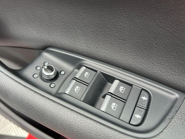 Ｑ７ ２．０ＴＦＳＩクワトロ　バーチャルコックピット　アダプティブエアサス　シートヒーター　純正ナビ　ＴＶ　３６０°カメラ　ＥＴＣ　パワーシート　パワートランク　クルコン　コーナーセンサー　純正２０アルミ　マトリクスＬＥＤライト（69枚目）