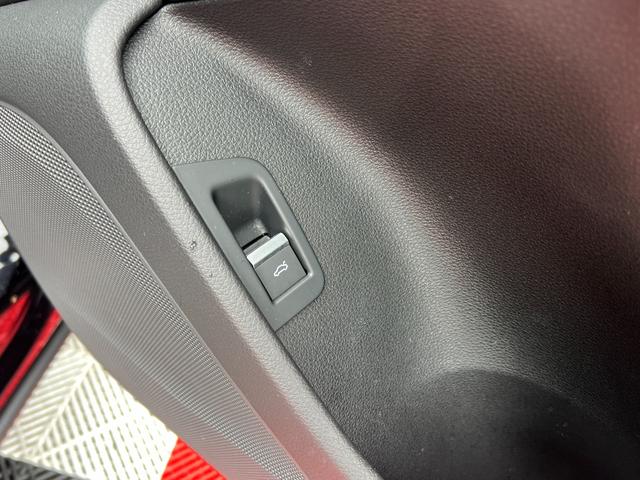 Ｑ７ ２．０ＴＦＳＩクワトロ　バーチャルコックピット　アダプティブエアサス　シートヒーター　純正ナビ　ＴＶ　３６０°カメラ　ＥＴＣ　パワーシート　パワートランク　クルコン　コーナーセンサー　純正２０アルミ　マトリクスＬＥＤライト（71枚目）