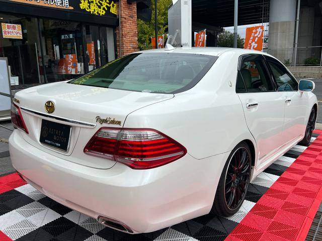 クラウン ロイヤルサルーン 純正ナビ 地デジTV Bluetooth バックカメラ ETC パワーシート クルーズコントロール オートライト フォグライト プッシュスタート スマートキー RAYS19インチアルミ(8枚目)