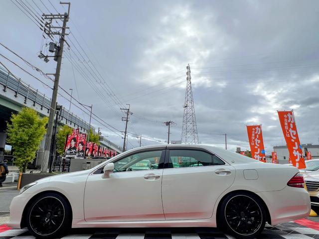 クラウン ロイヤルサルーン 純正ナビ 地デジTV Bluetooth バックカメラ ETC パワーシート クルーズコントロール オートライト フォグライト プッシュスタート スマートキー RAYS19インチアルミ(11枚目)