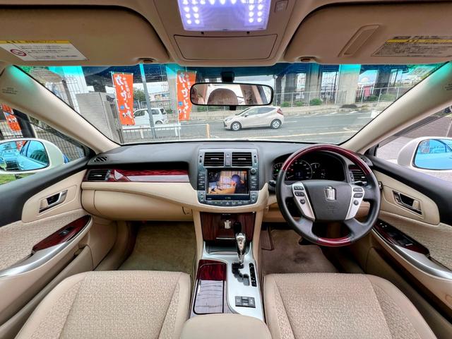 クラウン ロイヤルサルーン 純正ナビ 地デジTV Bluetooth バックカメラ ETC パワーシート クルーズコントロール オートライト フォグライト プッシュスタート スマートキー RAYS19インチアルミ(20枚目)