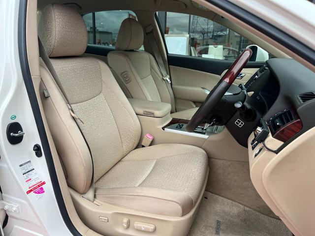 クラウン ロイヤルサルーン 純正ナビ 地デジTV Bluetooth バックカメラ ETC パワーシート クルーズコントロール オートライト フォグライト プッシュスタート スマートキー RAYS19インチアルミ(21枚目)