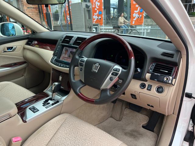 クラウン ロイヤルサルーン 純正ナビ 地デジTV Bluetooth バックカメラ ETC パワーシート クルーズコントロール オートライト フォグライト プッシュスタート スマートキー RAYS19インチアルミ(23枚目)