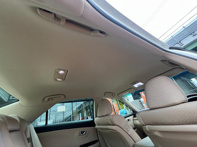 クラウン ロイヤルサルーン 純正ナビ 地デジTV Bluetooth バックカメラ ETC パワーシート クルーズコントロール オートライト フォグライト プッシュスタート スマートキー RAYS19インチアルミ(36枚目)