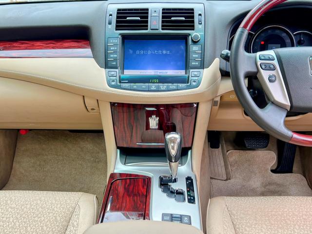 クラウン ロイヤルサルーン 純正ナビ 地デジTV Bluetooth バックカメラ ETC パワーシート クルーズコントロール オートライト フォグライト プッシュスタート スマートキー RAYS19インチアルミ(39枚目)