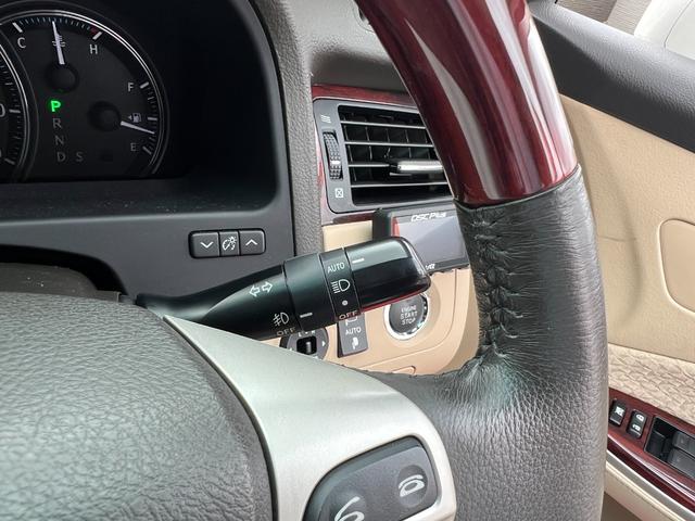 クラウン ロイヤルサルーン 純正ナビ 地デジTV Bluetooth バックカメラ ETC パワーシート クルーズコントロール オートライト フォグライト プッシュスタート スマートキー RAYS19インチアルミ(49枚目)