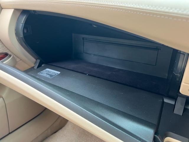 クラウン ロイヤルサルーン 純正ナビ 地デジTV Bluetooth バックカメラ ETC パワーシート クルーズコントロール オートライト フォグライト プッシュスタート スマートキー RAYS19インチアルミ(63枚目)