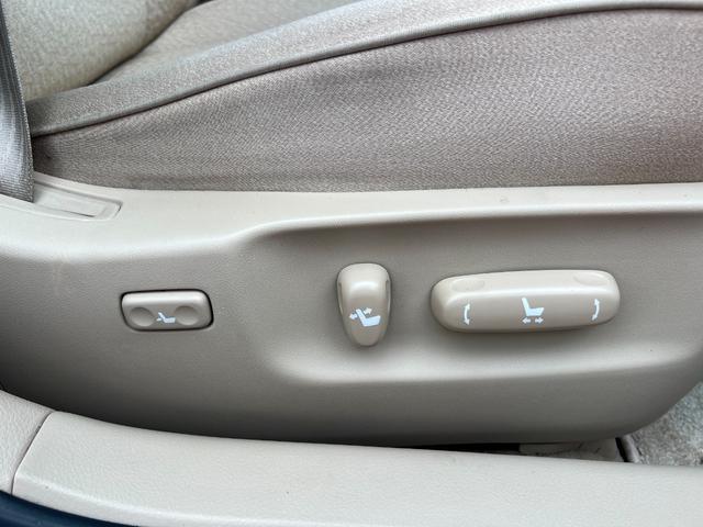 クラウン ロイヤルサルーン 純正ナビ 地デジTV Bluetooth バックカメラ ETC パワーシート クルーズコントロール オートライト フォグライト プッシュスタート スマートキー RAYS19インチアルミ(68枚目)