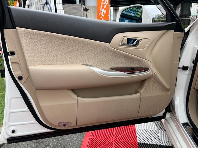 クラウン ロイヤルサルーン 純正ナビ 地デジTV Bluetooth バックカメラ ETC パワーシート クルーズコントロール オートライト フォグライト プッシュスタート スマートキー RAYS19インチアルミ(74枚目)