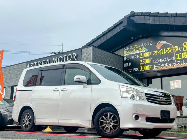 ノア X スペシャルエディション 両側電動スライドドア FRコーナーセンサー フリップダウンモニター 純正ナビ Bluetooth バックカメラ ETC プッシュスタート スマートキー 3列シート 社外15インチアルミ 8人乗り(7枚目)