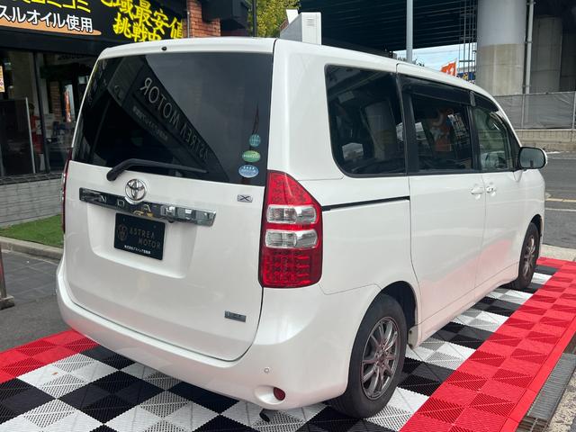 ノア X スペシャルエディション 両側電動スライドドア FRコーナーセンサー フリップダウンモニター 純正ナビ Bluetooth バックカメラ ETC プッシュスタート スマートキー 3列シート 社外15インチアルミ 8人乗り(10枚目)