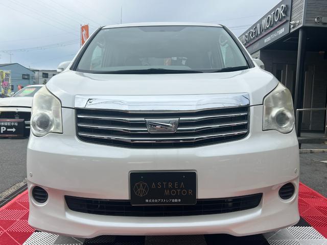 ノア X スペシャルエディション 両側電動スライドドア FRコーナーセンサー フリップダウンモニター 純正ナビ Bluetooth バックカメラ ETC プッシュスタート スマートキー 3列シート 社外15インチアルミ 8人乗り(15枚目)