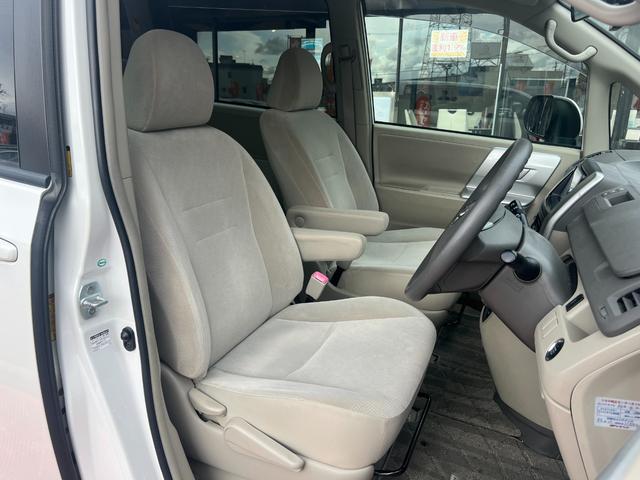 ノア X スペシャルエディション 両側電動スライドドア FRコーナーセンサー フリップダウンモニター 純正ナビ Bluetooth バックカメラ ETC プッシュスタート スマートキー 3列シート 社外15インチアルミ 8人乗り(23枚目)