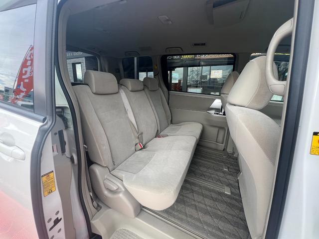 ノア X スペシャルエディション 両側電動スライドドア FRコーナーセンサー フリップダウンモニター 純正ナビ Bluetooth バックカメラ ETC プッシュスタート スマートキー 3列シート 社外15インチアルミ 8人乗り(27枚目)