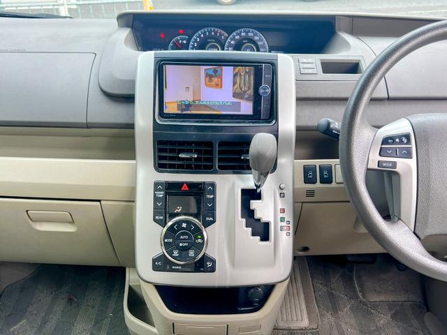 ノア X スペシャルエディション 両側電動スライドドア FRコーナーセンサー フリップダウンモニター 純正ナビ Bluetooth バックカメラ ETC プッシュスタート スマートキー 3列シート 社外15インチアルミ 8人乗り(41枚目)