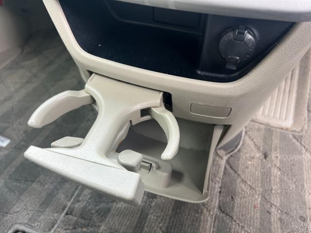 ノア X スペシャルエディション 両側電動スライドドア FRコーナーセンサー フリップダウンモニター 純正ナビ Bluetooth バックカメラ ETC プッシュスタート スマートキー 3列シート 社外15インチアルミ 8人乗り(52枚目)