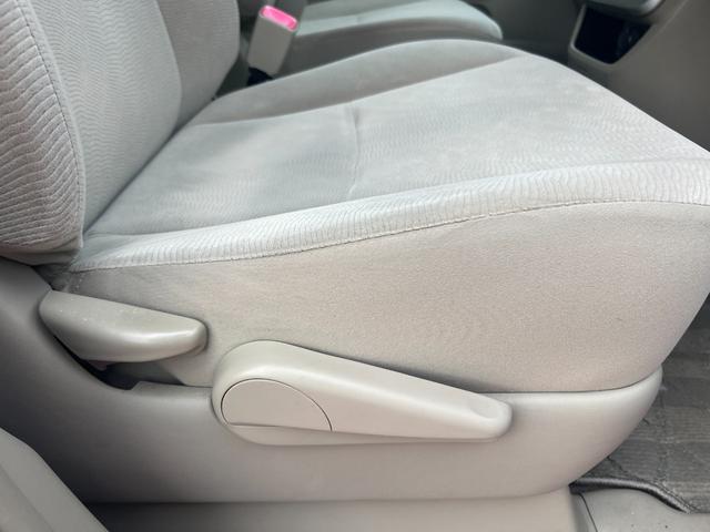 ノア X スペシャルエディション 両側電動スライドドア FRコーナーセンサー フリップダウンモニター 純正ナビ Bluetooth バックカメラ ETC プッシュスタート スマートキー 3列シート 社外15インチアルミ 8人乗り(62枚目)