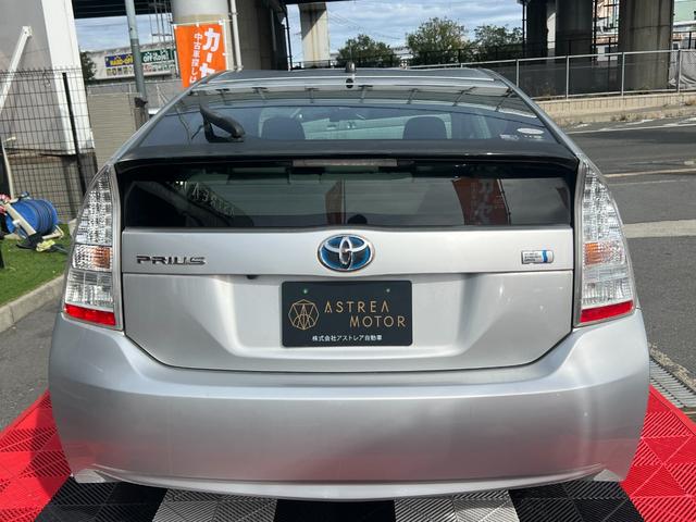 プリウス Ｓ　ＬＥＤエディション　メモリーナビ　地デジＴＶ　ＥＴＣ　ＬＥＤ　純正１５インチアルミ　ステアリングスイッチ　スマートキー　プッシュスタート　電格ミラー　トノカバー　ウィンカーミラー　フォグランプ　ヘッドライトウォッシャー（10枚目）
