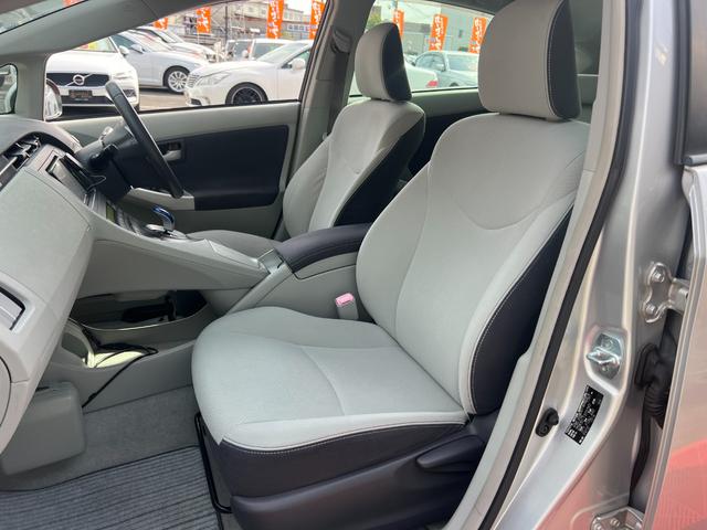 プリウス Ｓ　ＬＥＤエディション　メモリーナビ　地デジＴＶ　ＥＴＣ　ＬＥＤ　純正１５インチアルミ　ステアリングスイッチ　スマートキー　プッシュスタート　電格ミラー　トノカバー　ウィンカーミラー　フォグランプ　ヘッドライトウォッシャー（22枚目）