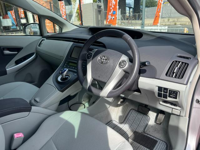 プリウス Ｓ　ＬＥＤエディション　メモリーナビ　地デジＴＶ　ＥＴＣ　ＬＥＤ　純正１５インチアルミ　ステアリングスイッチ　スマートキー　プッシュスタート　電格ミラー　トノカバー　ウィンカーミラー　フォグランプ　ヘッドライトウォッシャー（23枚目）