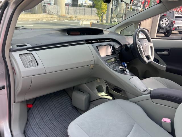 プリウス Ｓ　ＬＥＤエディション　メモリーナビ　地デジＴＶ　ＥＴＣ　ＬＥＤ　純正１５インチアルミ　ステアリングスイッチ　スマートキー　プッシュスタート　電格ミラー　トノカバー　ウィンカーミラー　フォグランプ　ヘッドライトウォッシャー（24枚目）