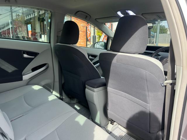 プリウス Ｓ　ＬＥＤエディション　メモリーナビ　地デジＴＶ　ＥＴＣ　ＬＥＤ　純正１５インチアルミ　ステアリングスイッチ　スマートキー　プッシュスタート　電格ミラー　トノカバー　ウィンカーミラー　フォグランプ　ヘッドライトウォッシャー（27枚目）