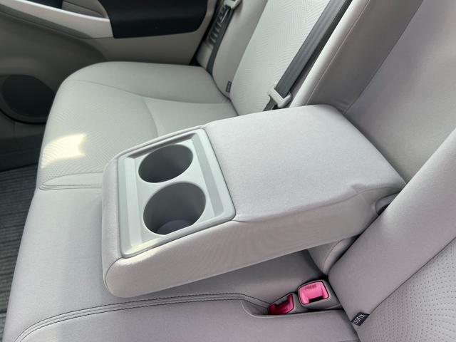 プリウス Ｓ　ＬＥＤエディション　メモリーナビ　地デジＴＶ　ＥＴＣ　ＬＥＤ　純正１５インチアルミ　ステアリングスイッチ　スマートキー　プッシュスタート　電格ミラー　トノカバー　ウィンカーミラー　フォグランプ　ヘッドライトウォッシャー（29枚目）