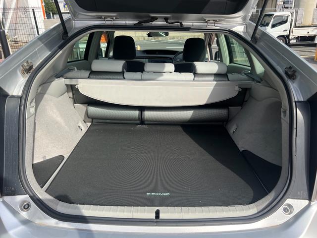 プリウス Ｓ　ＬＥＤエディション　メモリーナビ　地デジＴＶ　ＥＴＣ　ＬＥＤ　純正１５インチアルミ　ステアリングスイッチ　スマートキー　プッシュスタート　電格ミラー　トノカバー　ウィンカーミラー　フォグランプ　ヘッドライトウォッシャー（30枚目）