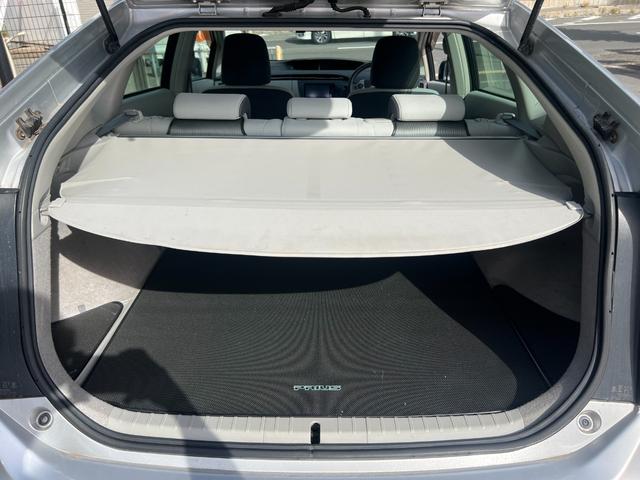 プリウス Ｓ　ＬＥＤエディション　メモリーナビ　地デジＴＶ　ＥＴＣ　ＬＥＤ　純正１５インチアルミ　ステアリングスイッチ　スマートキー　プッシュスタート　電格ミラー　トノカバー　ウィンカーミラー　フォグランプ　ヘッドライトウォッシャー（31枚目）