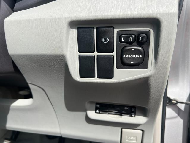 プリウス Ｓ　ＬＥＤエディション　メモリーナビ　地デジＴＶ　ＥＴＣ　ＬＥＤ　純正１５インチアルミ　ステアリングスイッチ　スマートキー　プッシュスタート　電格ミラー　トノカバー　ウィンカーミラー　フォグランプ　ヘッドライトウォッシャー（48枚目）