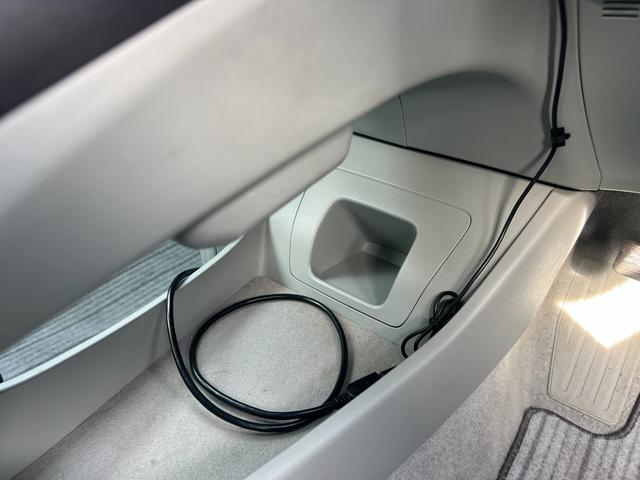 プリウス Ｓ　ＬＥＤエディション　メモリーナビ　地デジＴＶ　ＥＴＣ　ＬＥＤ　純正１５インチアルミ　ステアリングスイッチ　スマートキー　プッシュスタート　電格ミラー　トノカバー　ウィンカーミラー　フォグランプ　ヘッドライトウォッシャー（53枚目）