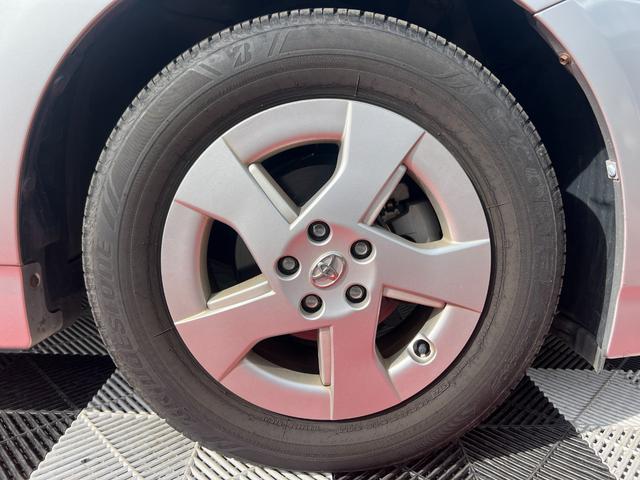 プリウス Ｓ　ＬＥＤエディション　メモリーナビ　地デジＴＶ　ＥＴＣ　ＬＥＤ　純正１５インチアルミ　ステアリングスイッチ　スマートキー　プッシュスタート　電格ミラー　トノカバー　ウィンカーミラー　フォグランプ　ヘッドライトウォッシャー（63枚目）