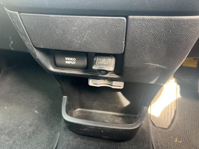 ストリーム X特別仕様車 HDDナビエディション HDDインターナビ バックカメラ ETC デジタルインナーミラー 3列シート 7人乗り スマートキー ステアリングスイッチ オートライト 社外15インチアルミ 電格ミラー HIDヘッドライト(51枚目)