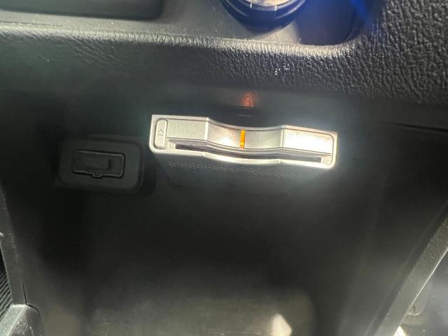 ストリーム X特別仕様車 HDDナビエディション HDDインターナビ バックカメラ ETC デジタルインナーミラー 3列シート 7人乗り スマートキー ステアリングスイッチ オートライト 社外15インチアルミ 電格ミラー HIDヘッドライト(52枚目)