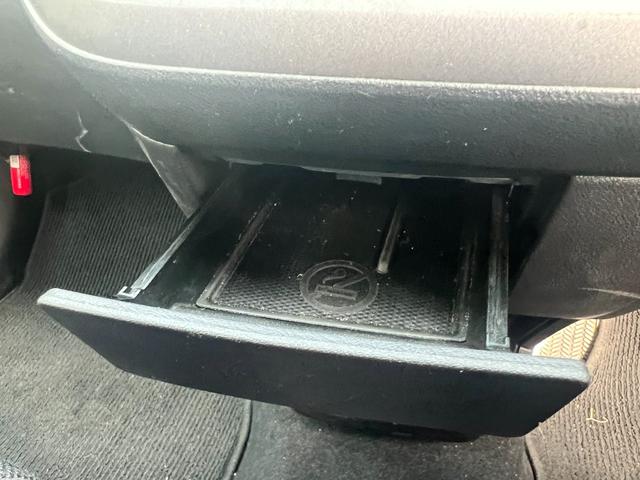 ストリーム X特別仕様車 HDDナビエディション HDDインターナビ バックカメラ ETC デジタルインナーミラー 3列シート 7人乗り スマートキー ステアリングスイッチ オートライト 社外15インチアルミ 電格ミラー HIDヘッドライト(53枚目)