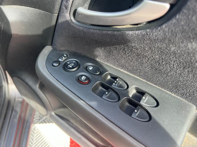 ストリーム X特別仕様車 HDDナビエディション HDDインターナビ バックカメラ ETC デジタルインナーミラー 3列シート 7人乗り スマートキー ステアリングスイッチ オートライト 社外15インチアルミ 電格ミラー HIDヘッドライト(58枚目)