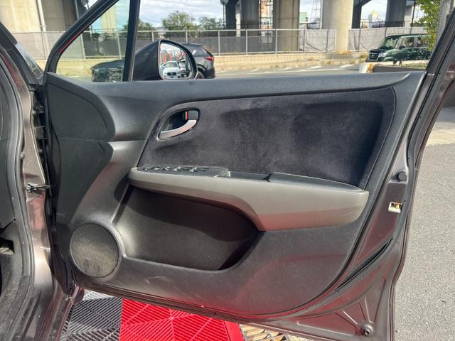 ストリーム X特別仕様車 HDDナビエディション HDDインターナビ バックカメラ ETC デジタルインナーミラー 3列シート 7人乗り スマートキー ステアリングスイッチ オートライト 社外15インチアルミ 電格ミラー HIDヘッドライト(60枚目)