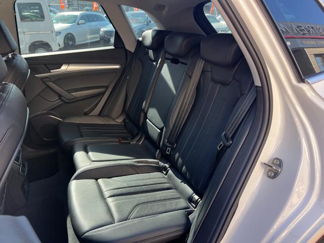 後部座席も使用感が少なく良好な状態です！！お気軽にお問合せください！ＴＥＬ：０６−６８２９−２７８９　公式ＬＩＮＥ：＠１８８ｒｋｘｙｇ