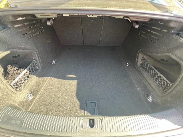 Ａ４ ２．０ＴＦＳＩスポーツ　メーカーナビ　Ｂｌｕｅｔｏｏｔｈ　フルセグＴＶ　バックカメラ　ＥＴＣ　シートヒーター　前席パワーシート　クルコン　ＦＲコーナーセンサー　レーンキープ　プッシュスタート　スマートキー　パドルシフト（32枚目）