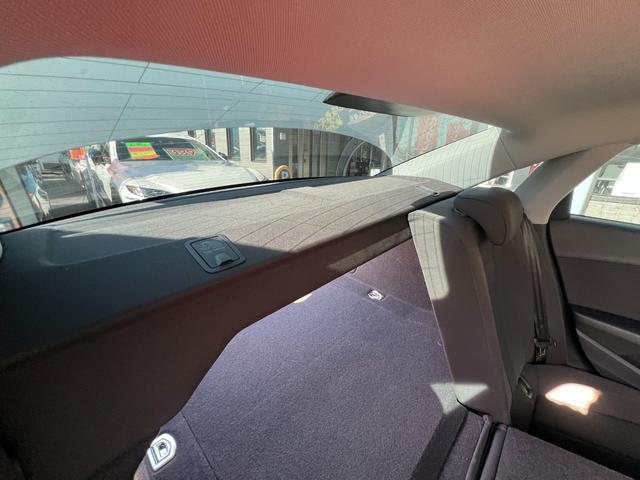 Ａ４ ２．０ＴＦＳＩスポーツ　メーカーナビ　Ｂｌｕｅｔｏｏｔｈ　フルセグＴＶ　バックカメラ　ＥＴＣ　シートヒーター　前席パワーシート　クルコン　ＦＲコーナーセンサー　レーンキープ　プッシュスタート　スマートキー　パドルシフト（36枚目）