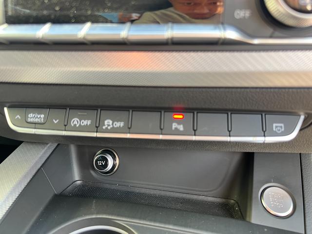 Ａ４ ２．０ＴＦＳＩスポーツ　メーカーナビ　Ｂｌｕｅｔｏｏｔｈ　フルセグＴＶ　バックカメラ　ＥＴＣ　シートヒーター　前席パワーシート　クルコン　ＦＲコーナーセンサー　レーンキープ　プッシュスタート　スマートキー　パドルシフト（52枚目）