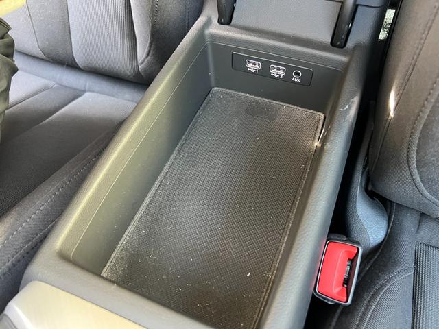 Ａ４ ２．０ＴＦＳＩスポーツ　メーカーナビ　Ｂｌｕｅｔｏｏｔｈ　フルセグＴＶ　バックカメラ　ＥＴＣ　シートヒーター　前席パワーシート　クルコン　ＦＲコーナーセンサー　レーンキープ　プッシュスタート　スマートキー　パドルシフト（56枚目）