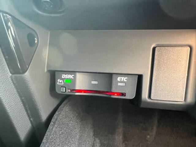 Ａ４ ２．０ＴＦＳＩスポーツ　メーカーナビ　Ｂｌｕｅｔｏｏｔｈ　フルセグＴＶ　バックカメラ　ＥＴＣ　シートヒーター　前席パワーシート　クルコン　ＦＲコーナーセンサー　レーンキープ　プッシュスタート　スマートキー　パドルシフト（58枚目）