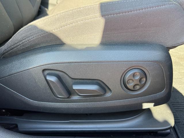 Ａ４ ２．０ＴＦＳＩスポーツ　メーカーナビ　Ｂｌｕｅｔｏｏｔｈ　フルセグＴＶ　バックカメラ　ＥＴＣ　シートヒーター　前席パワーシート　クルコン　ＦＲコーナーセンサー　レーンキープ　プッシュスタート　スマートキー　パドルシフト（64枚目）